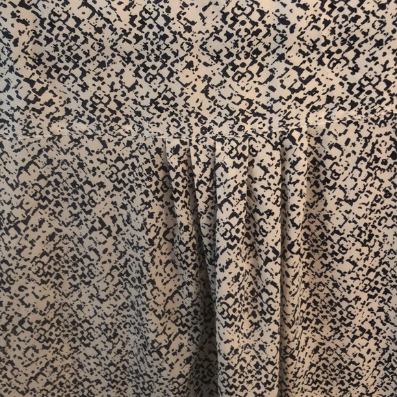 Spotted split neck shirt - Picture 7 of 7